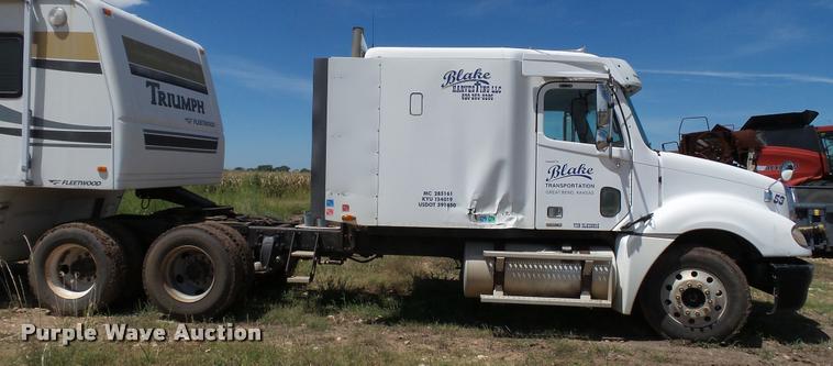 image for item DA1095 2003 Freightliner Columbia semi truck