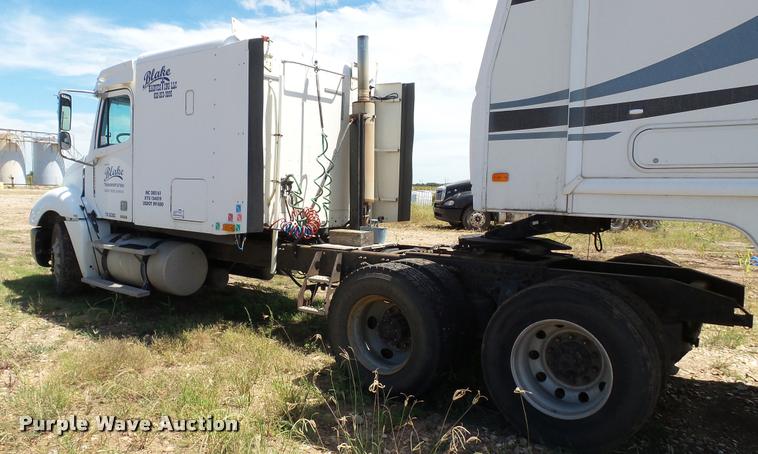 image for item DA1095 2003 Freightliner Columbia semi truck