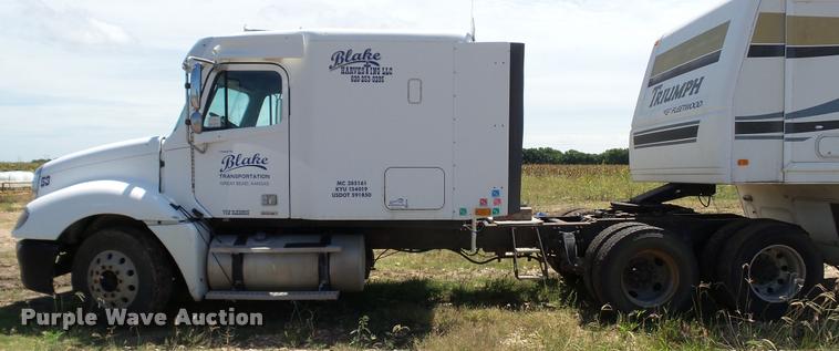 image for item DA1095 2003 Freightliner Columbia semi truck