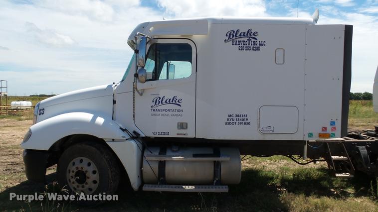 image for item DA1095 2003 Freightliner Columbia semi truck