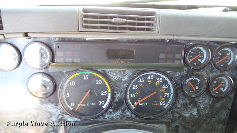 image for item DA1095 2003 Freightliner Columbia semi truck