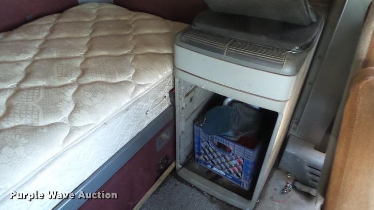 image for item DA1095 2003 Freightliner Columbia semi truck