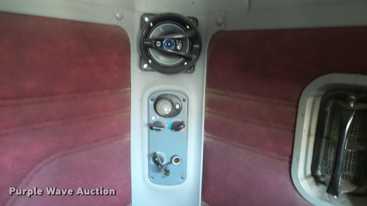 image for item DA1095 2003 Freightliner Columbia semi truck