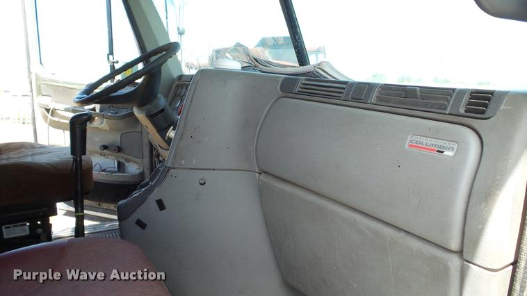 image for item DA1095 2003 Freightliner Columbia semi truck