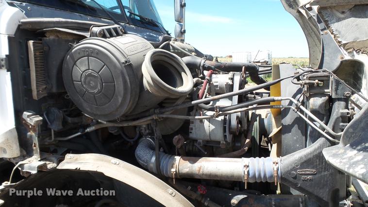 image for item DA1095 2003 Freightliner Columbia semi truck