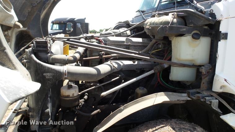 image for item DA1095 2003 Freightliner Columbia semi truck