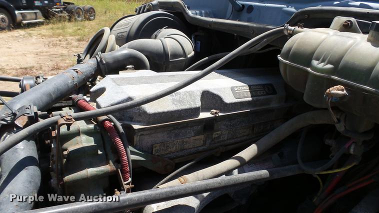 image for item DA1095 2003 Freightliner Columbia semi truck