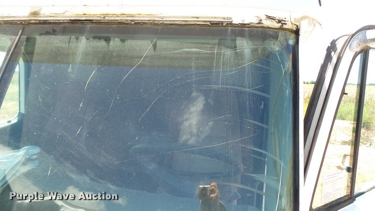 image for item DA1095 2003 Freightliner Columbia semi truck