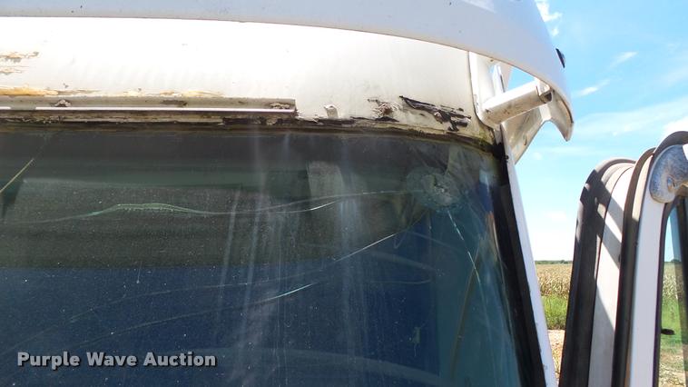 image for item DA1095 2003 Freightliner Columbia semi truck