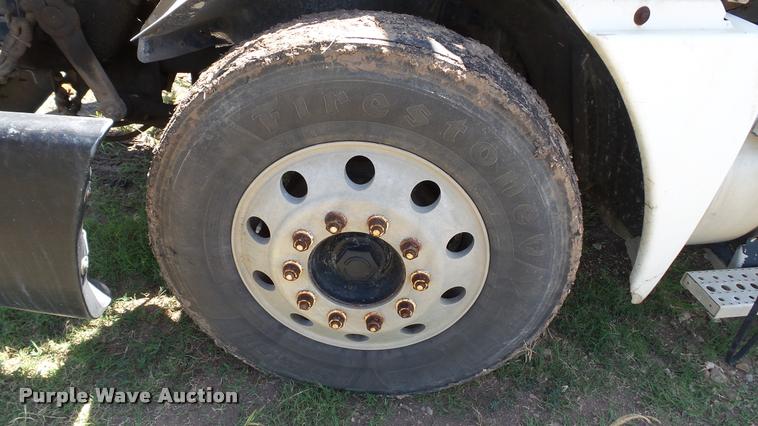 image for item DA1095 2003 Freightliner Columbia semi truck