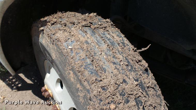 image for item DA1095 2003 Freightliner Columbia semi truck