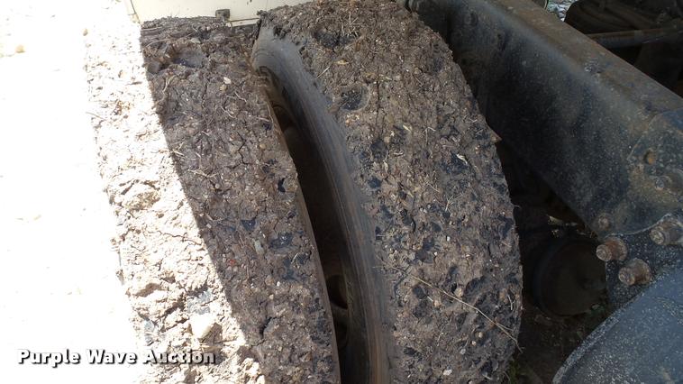 image for item DA1095 2003 Freightliner Columbia semi truck