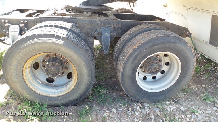 image for item DA1095 2003 Freightliner Columbia semi truck