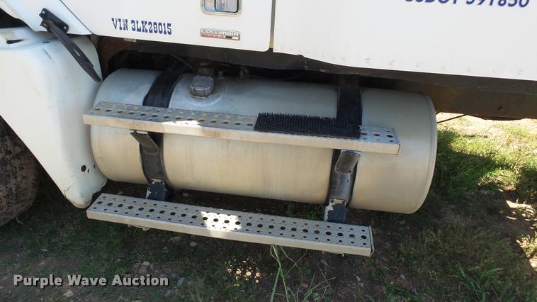 image for item DA1095 2003 Freightliner Columbia semi truck