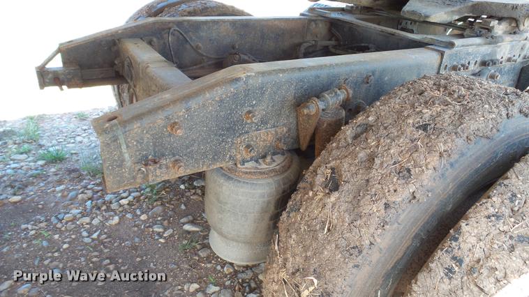 image for item DA1095 2003 Freightliner Columbia semi truck