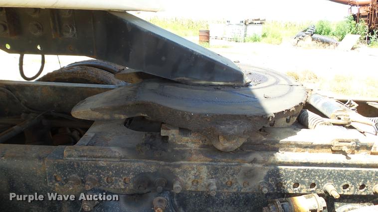 image for item DA1095 2003 Freightliner Columbia semi truck