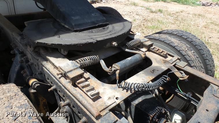 image for item DA1095 2003 Freightliner Columbia semi truck