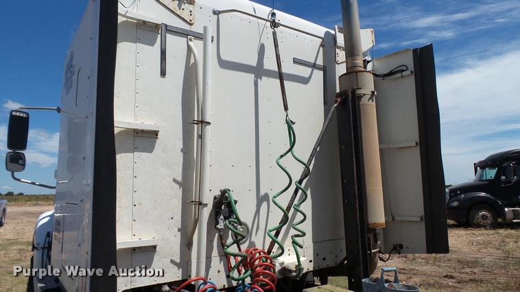 image for item DA1095 2003 Freightliner Columbia semi truck