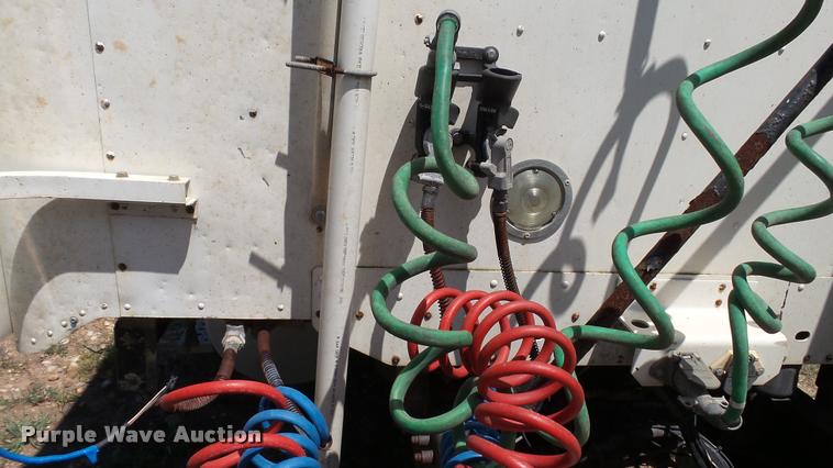 image for item DA1095 2003 Freightliner Columbia semi truck