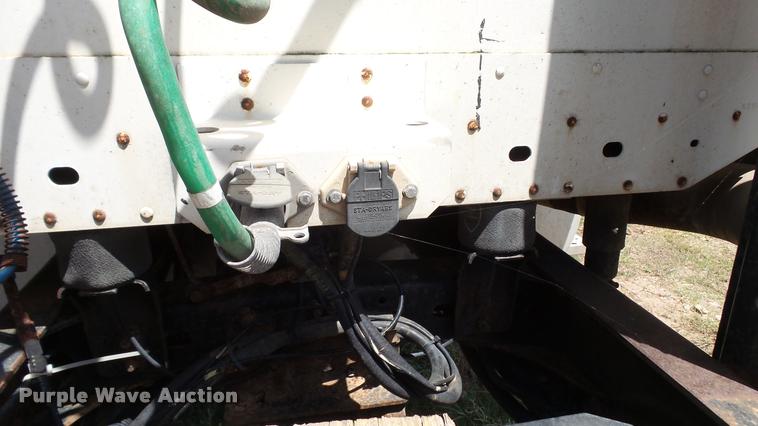 image for item DA1095 2003 Freightliner Columbia semi truck