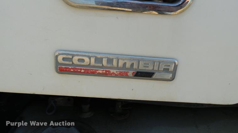 image for item DA1095 2003 Freightliner Columbia semi truck