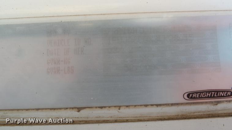 image for item DA1095 2003 Freightliner Columbia semi truck