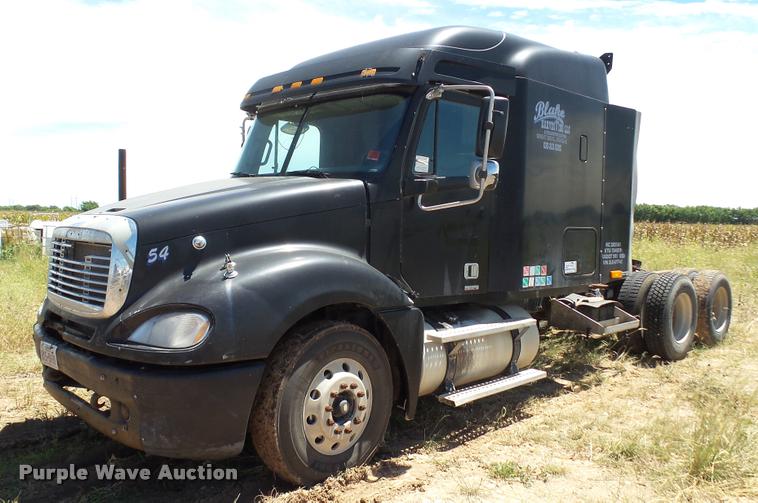 image for item DA1096 2003 Freightliner Columbia semi truck