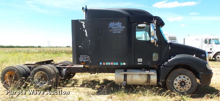 image for item DA1096 2003 Freightliner Columbia semi truck