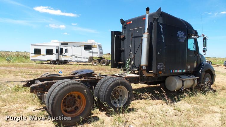 image for item DA1096 2003 Freightliner Columbia semi truck