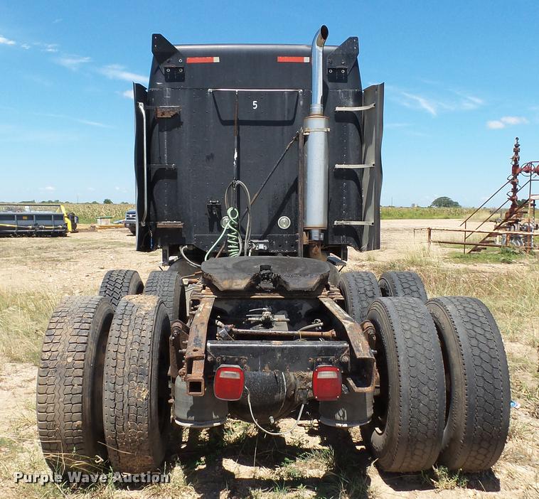 image for item DA1096 2003 Freightliner Columbia semi truck