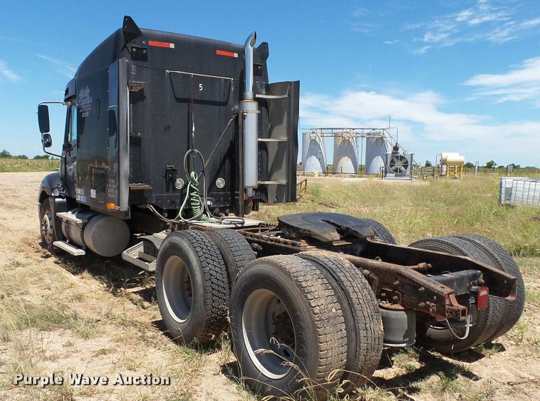 image for item DA1096 2003 Freightliner Columbia semi truck