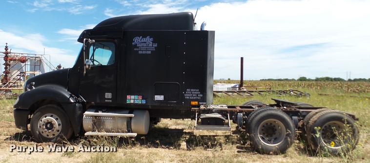 image for item DA1096 2003 Freightliner Columbia semi truck