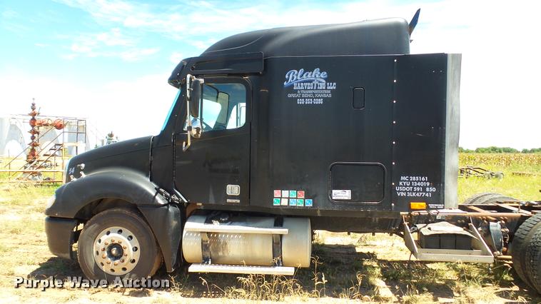 image for item DA1096 2003 Freightliner Columbia semi truck