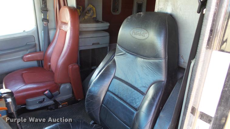 image for item DA1096 2003 Freightliner Columbia semi truck