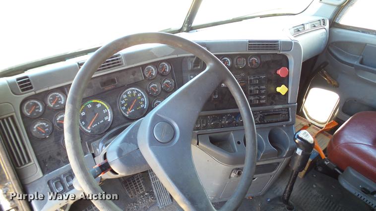 image for item DA1096 2003 Freightliner Columbia semi truck