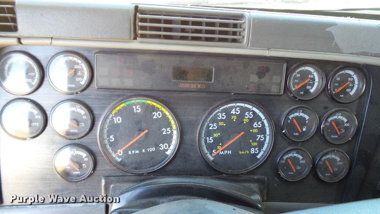 image for item DA1096 2003 Freightliner Columbia semi truck