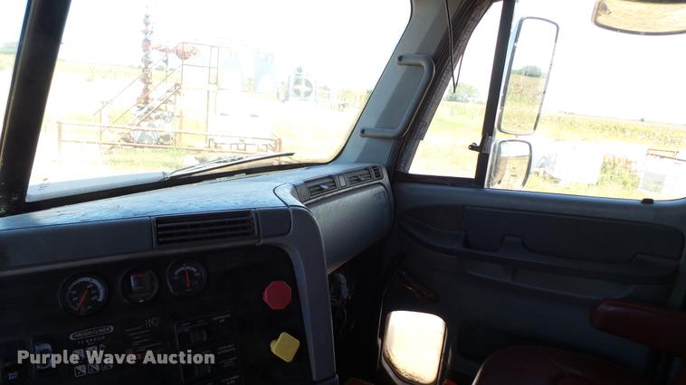 image for item DA1096 2003 Freightliner Columbia semi truck