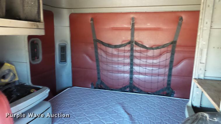 image for item DA1096 2003 Freightliner Columbia semi truck