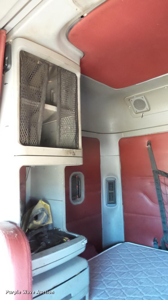 image for item DA1096 2003 Freightliner Columbia semi truck