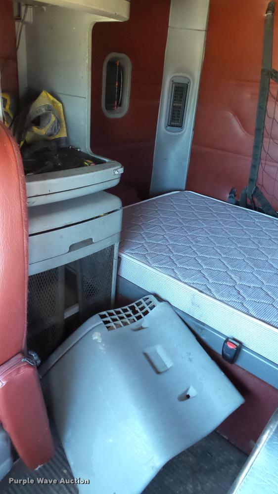 image for item DA1096 2003 Freightliner Columbia semi truck