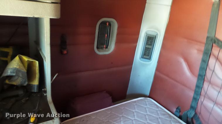 image for item DA1096 2003 Freightliner Columbia semi truck