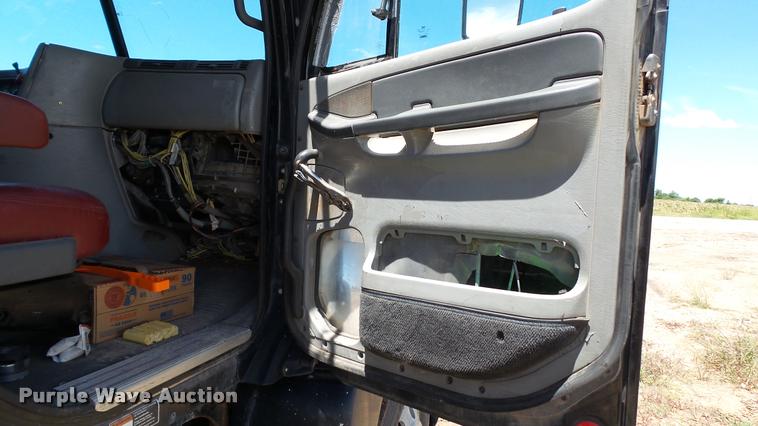 image for item DA1096 2003 Freightliner Columbia semi truck