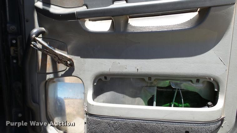 image for item DA1096 2003 Freightliner Columbia semi truck