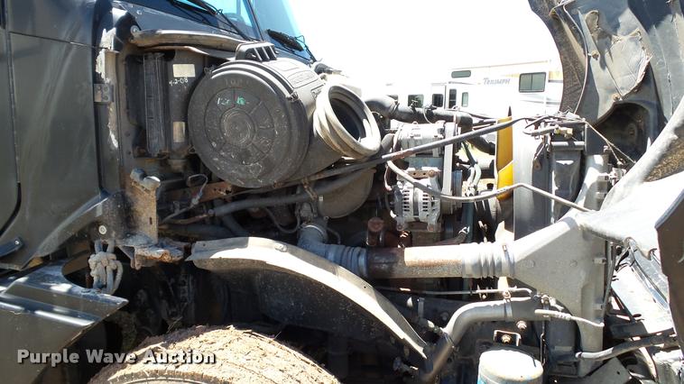 image for item DA1096 2003 Freightliner Columbia semi truck