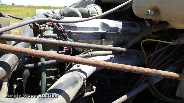 image for item DA1096 2003 Freightliner Columbia semi truck