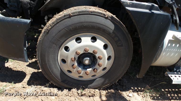 image for item DA1096 2003 Freightliner Columbia semi truck