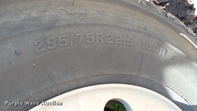 image for item DA1096 2003 Freightliner Columbia semi truck