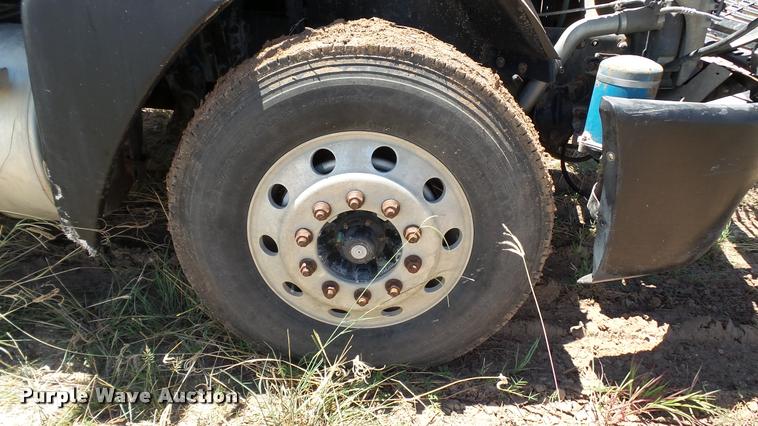 image for item DA1096 2003 Freightliner Columbia semi truck