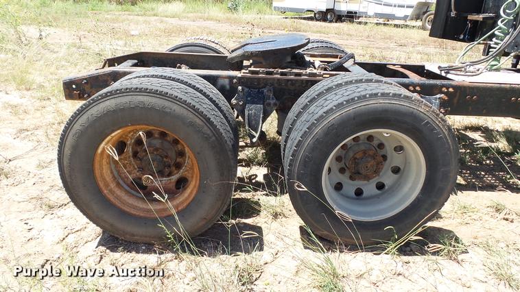 image for item DA1096 2003 Freightliner Columbia semi truck