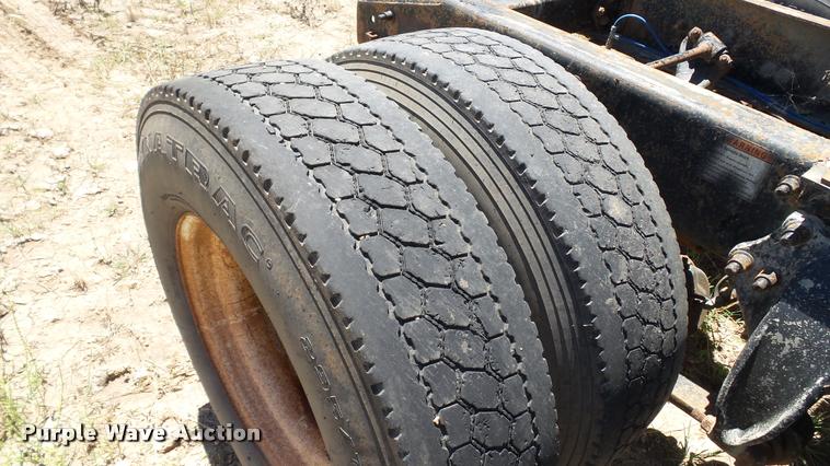 image for item DA1096 2003 Freightliner Columbia semi truck